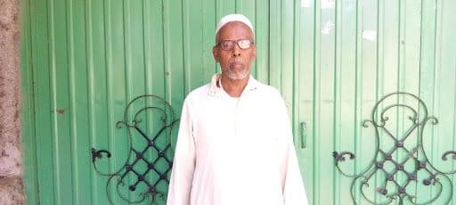 ፈውስ የተቸሩ መዳፎች በባህር ዳር